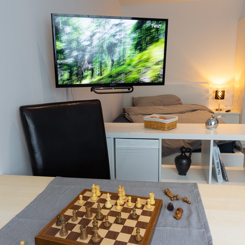Möblierte Garconniere mit TV & Schachspiel – Kurzzeitmiete & Wohnen auf Zeit für 1 bis 6 Monate in Salzburg | © Christian Bergler