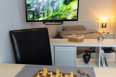 Möblierte Garconniere mit TV & Schachspiel – Kurzzeitmiete & Wohnen auf Zeit für 1 bis 6 Monate in Salzburg | © Christian Bergler