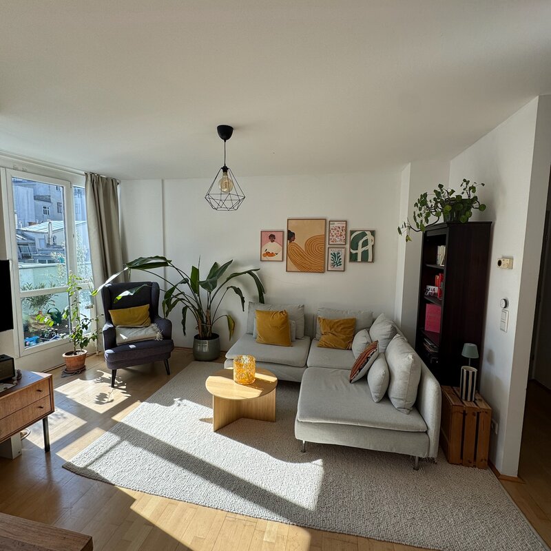 Wohnzimmer mit Ausgang zur Terasse 