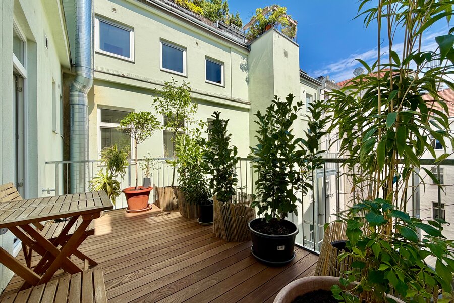 Sonniger Balkon mit Pflanzen: 1-Zimmer Wohnung, Kurzzeitmiete & Wohnen auf Zeit für 1 bis 6 Monate in Wien