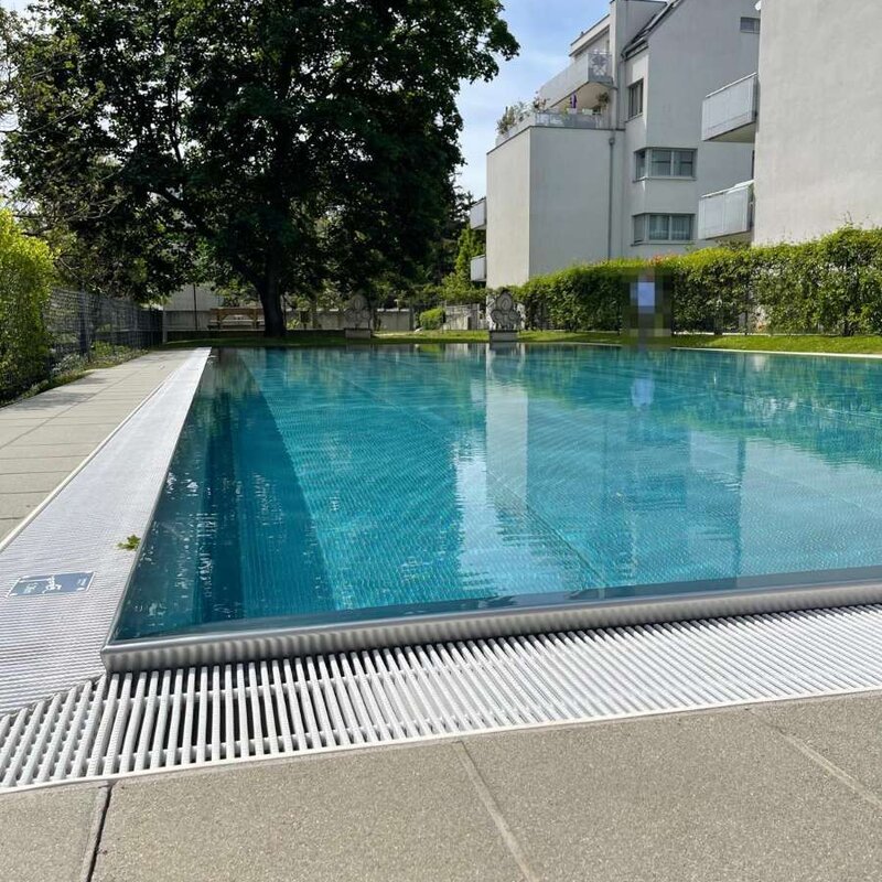 Outdoor pool, Gym and Wellness included