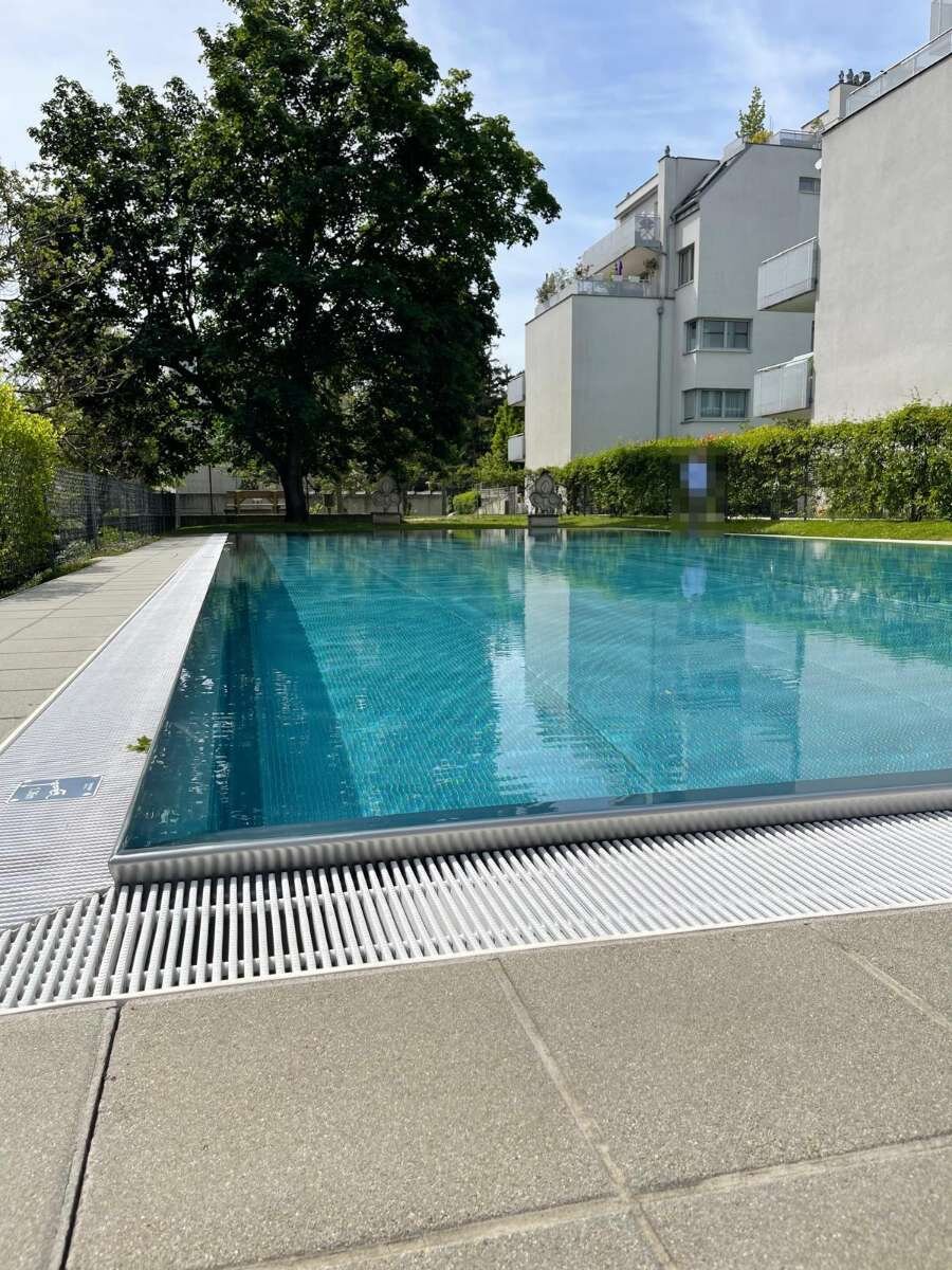 Outdoor pool, Gym and Wellness included