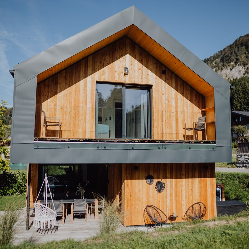 Modern wooden house with balcony & mountain view – short-term rental & temporary housing for 1 to 6 months in Scheffau