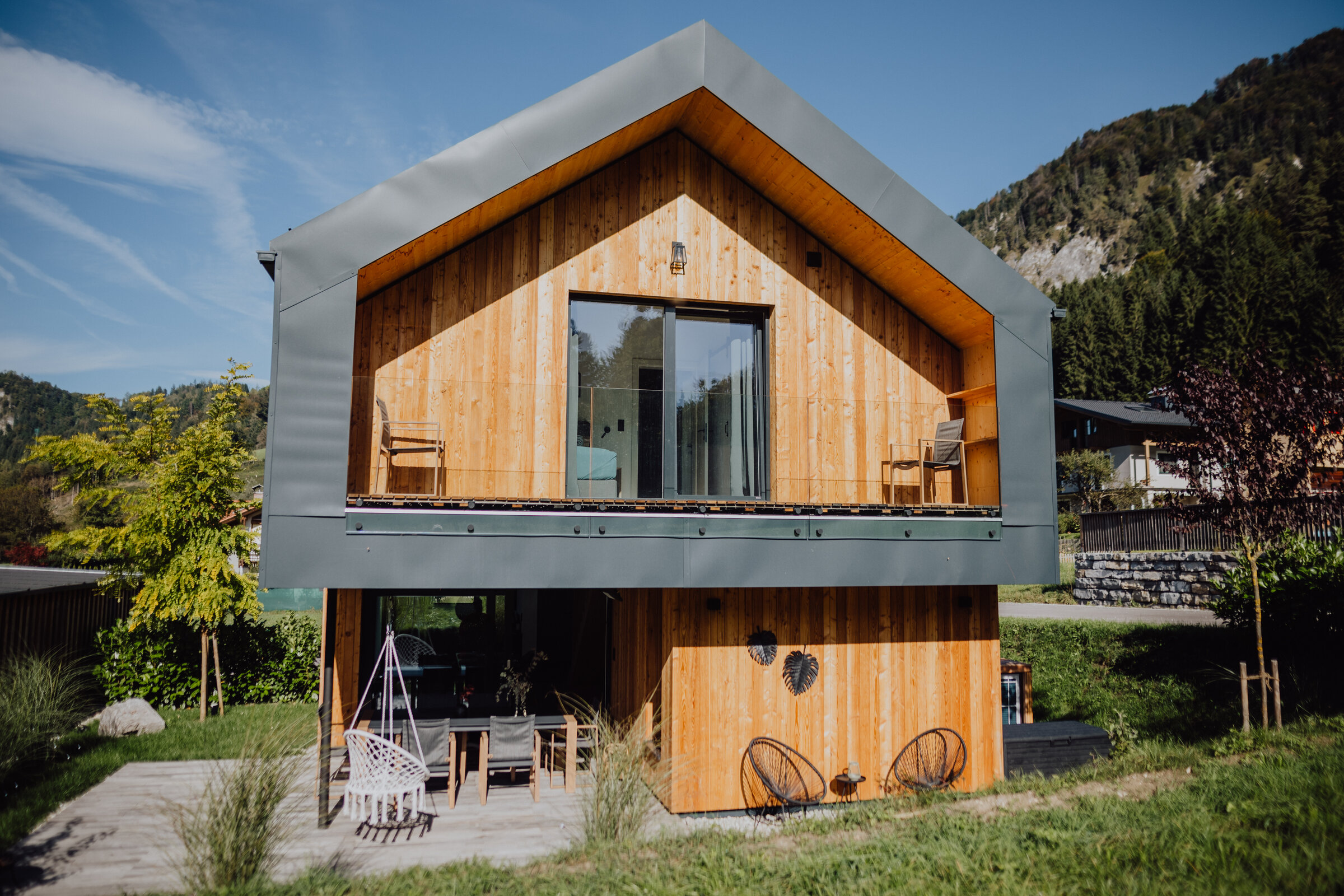 Modern wooden house with balcony & mountain view – short-term rental & temporary housing for 1 to 6 months in Scheffau