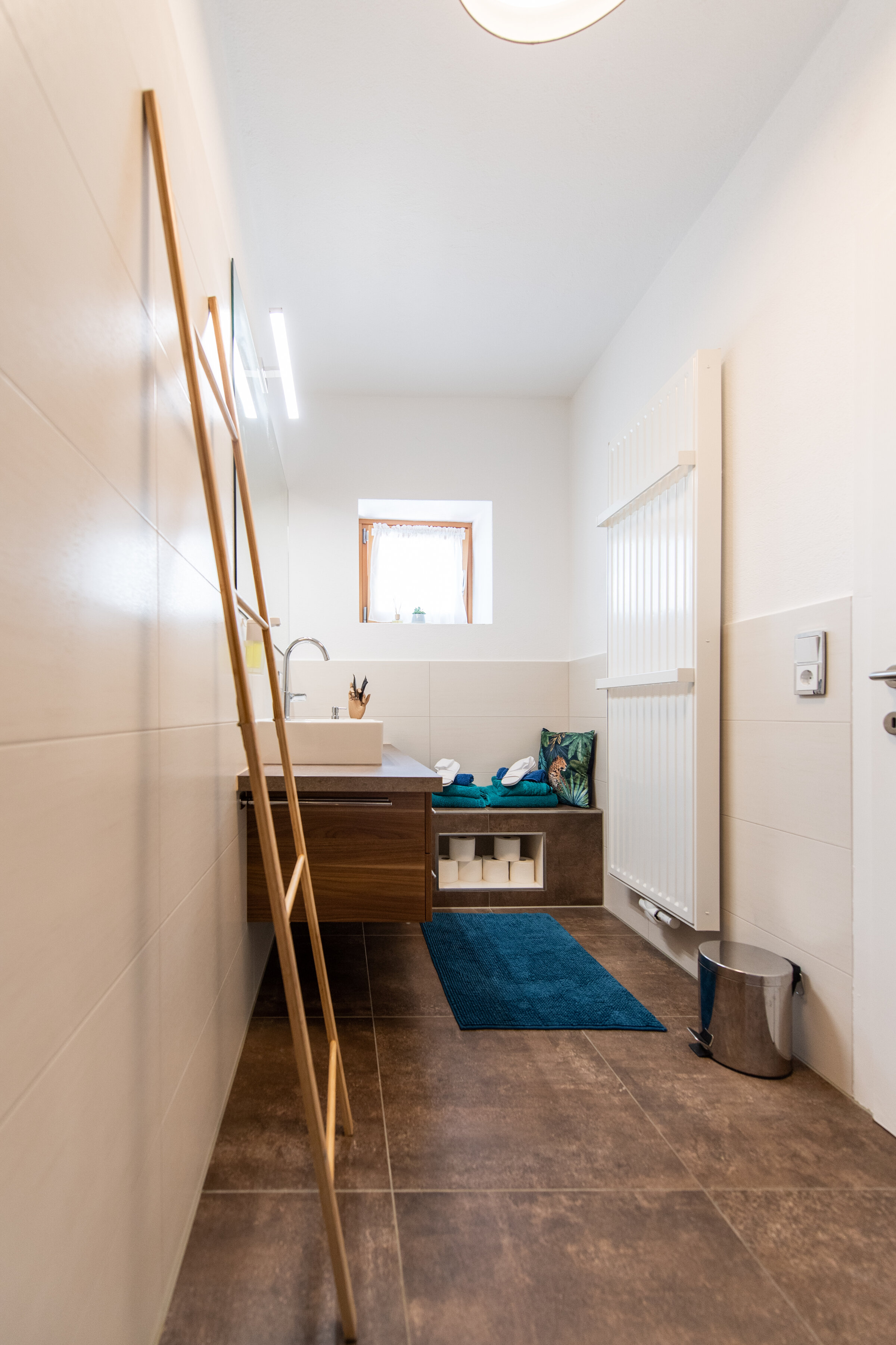 renoviert, mit Föhn und Handtücher | © Karin Lohberger