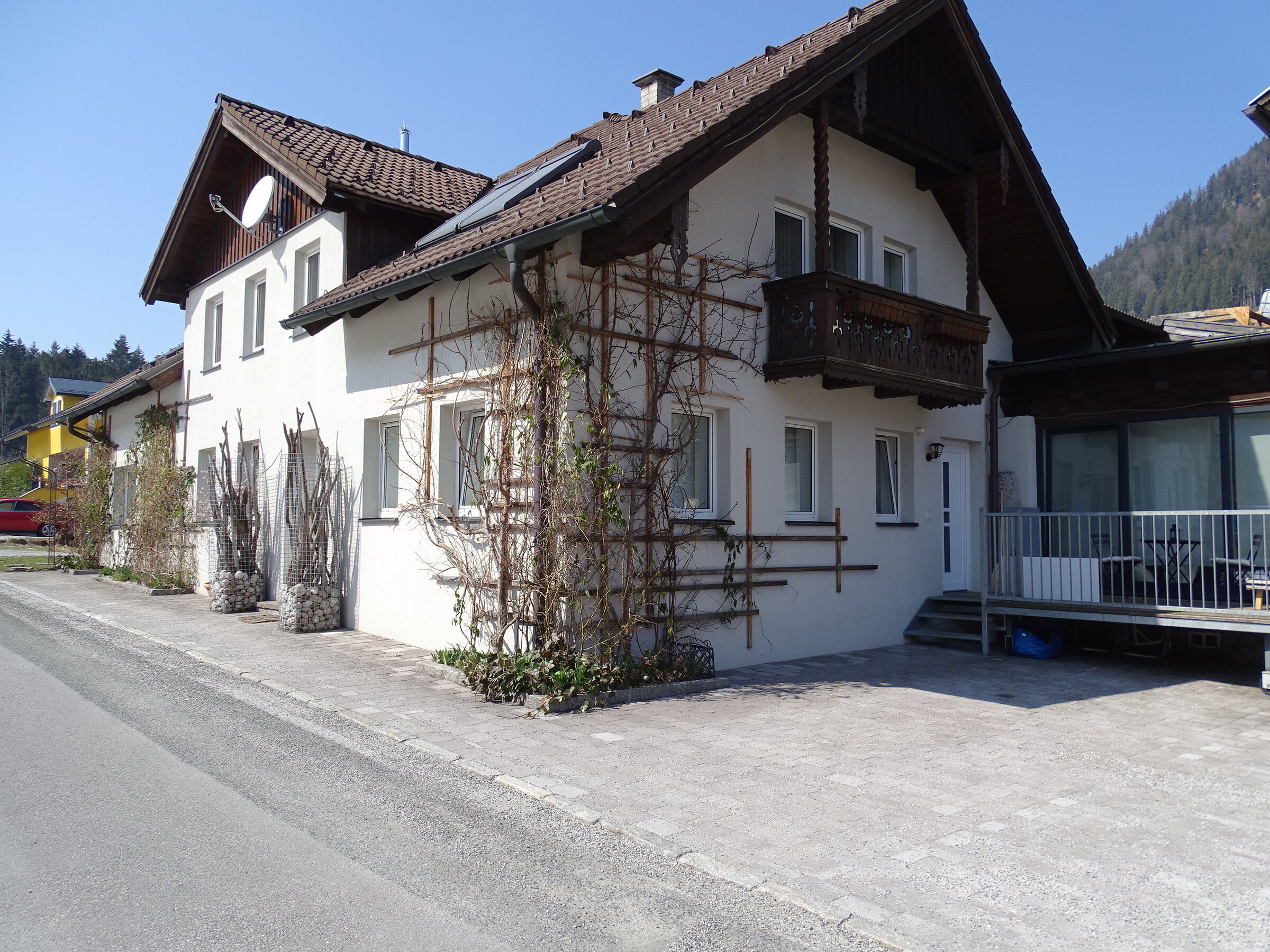 White country-style apartment, quiet setting – 3-room short-term rental & temporary housing for 1 to 6 months in Faistenau