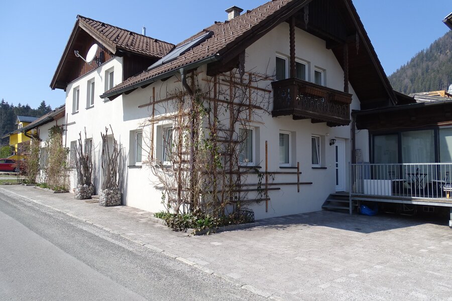 White country-style apartment, quiet setting – 3-room short-term rental & temporary housing for 1 to 6 months in Faistenau