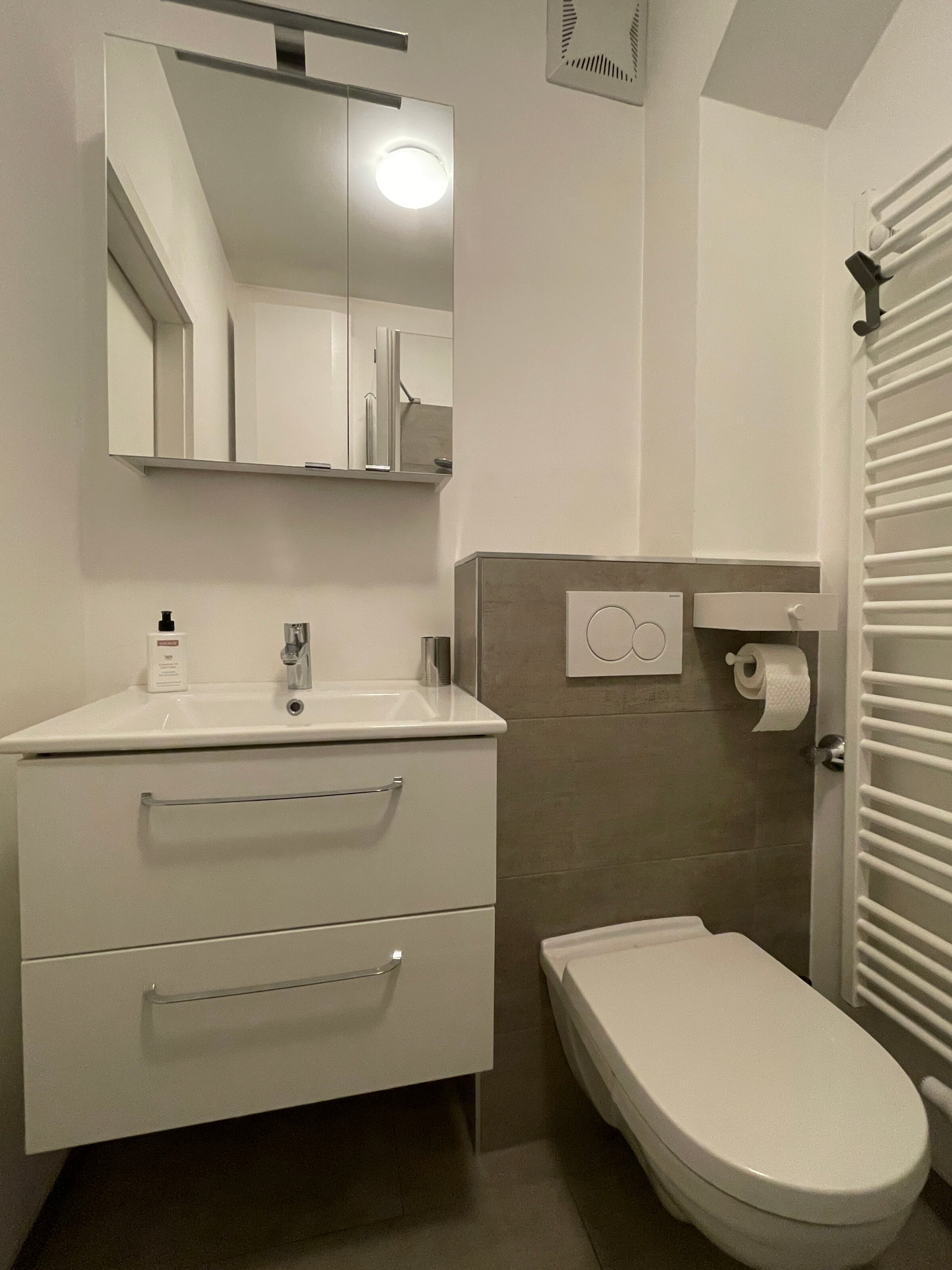 Bad mit WC und Dusche
