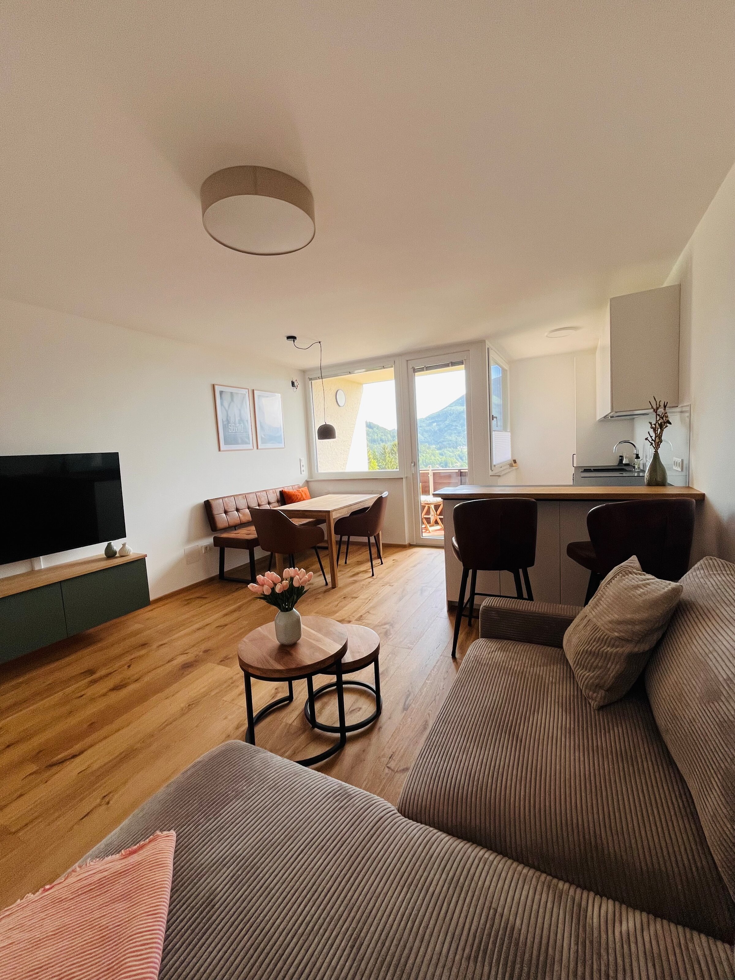Wohnzimmer - Küche | © Living St. Gilgen