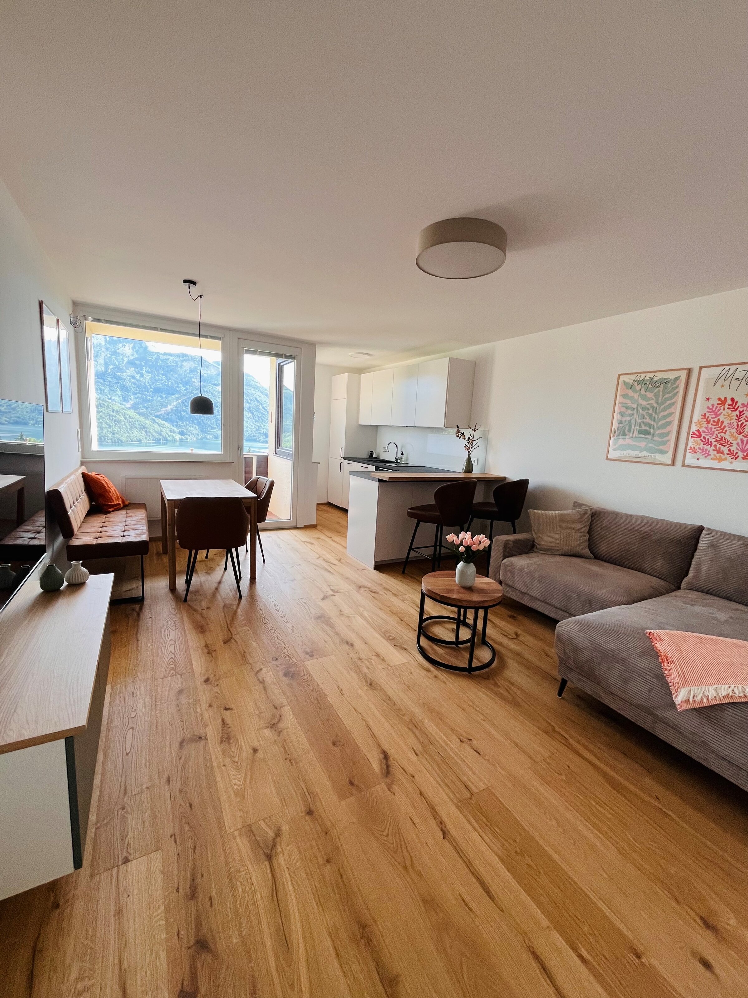 Wohnzimmer - Küche | © Living St. Gilgen