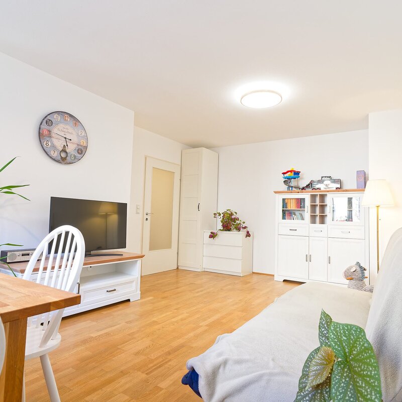 Wonzimmer von Fenster zu Tür