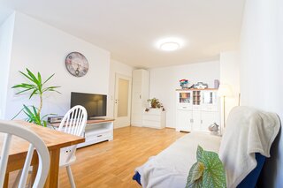 Wonzimmer von Fenster zu Tür