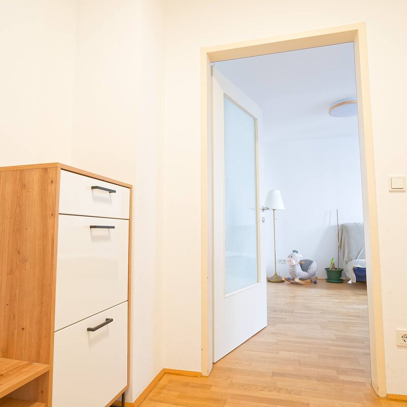 Vorraum mit Blick ins Wohnzimmer