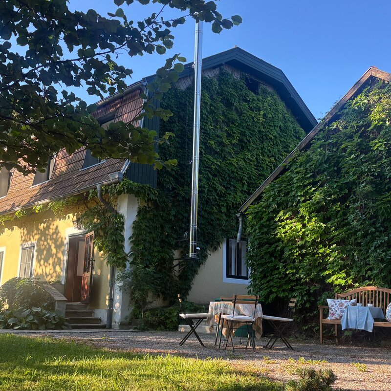Efeubedecktes Landhaus mit Garten – 2-Zimmer Haus zur Kurzzeitmiete, Wohnen auf Zeit für 1 bis 6 Monate in Tullnerbach | © Markus P. Swittalek