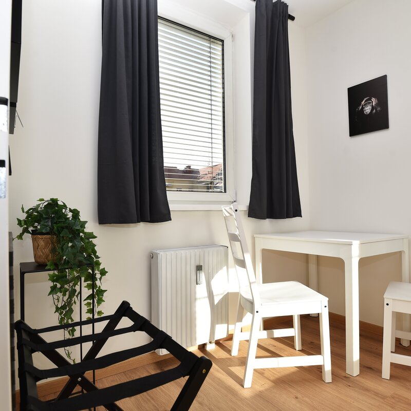 Esszimmer/Arbeitsplatz mit ausziehbarem Tisch