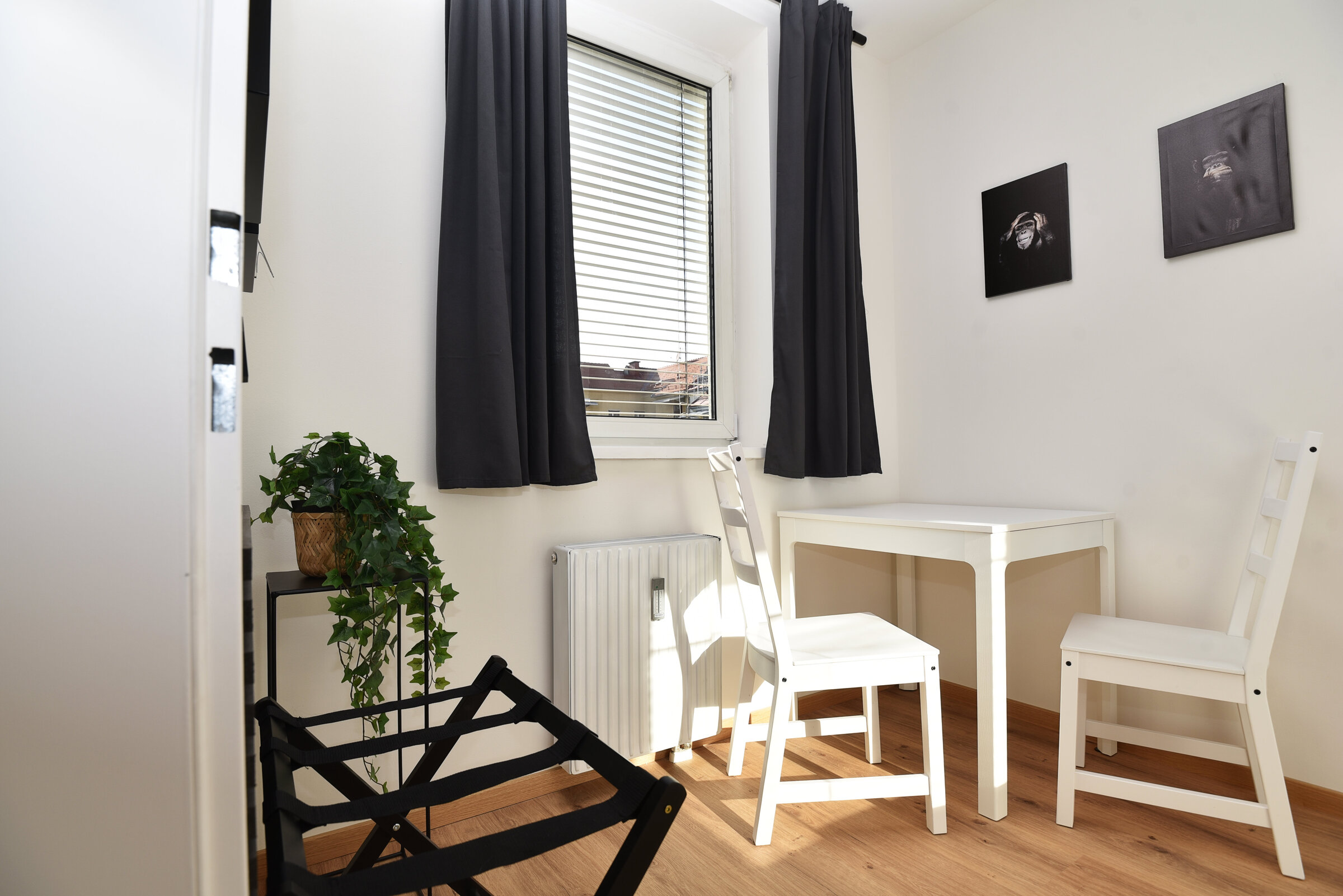 Esszimmer/Arbeitsplatz mit ausziehbarem Tisch