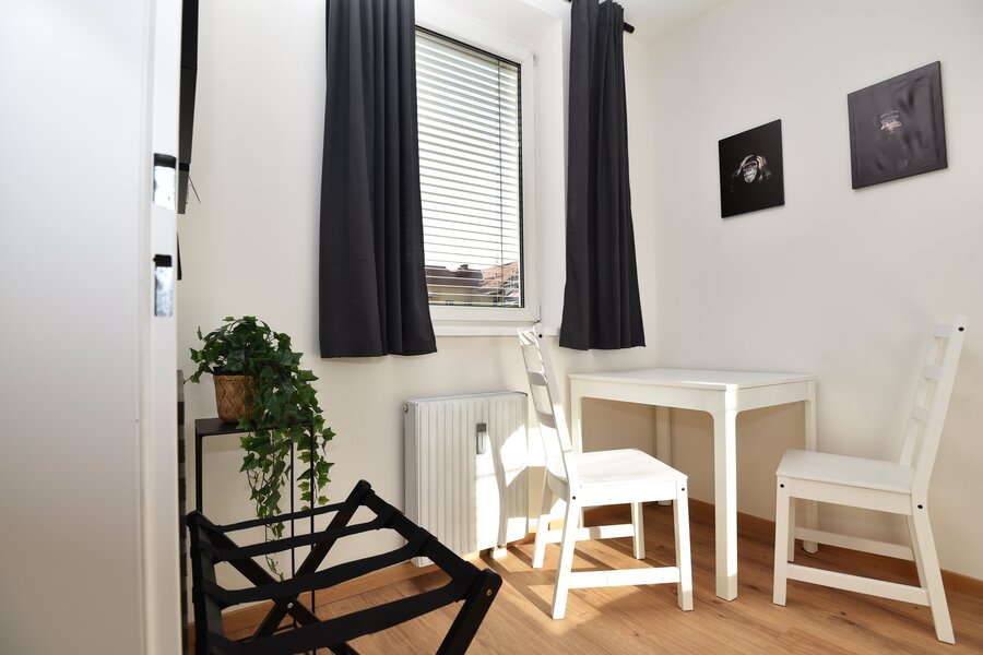 Esszimmer/Arbeitsplatz mit ausziehbarem Tisch