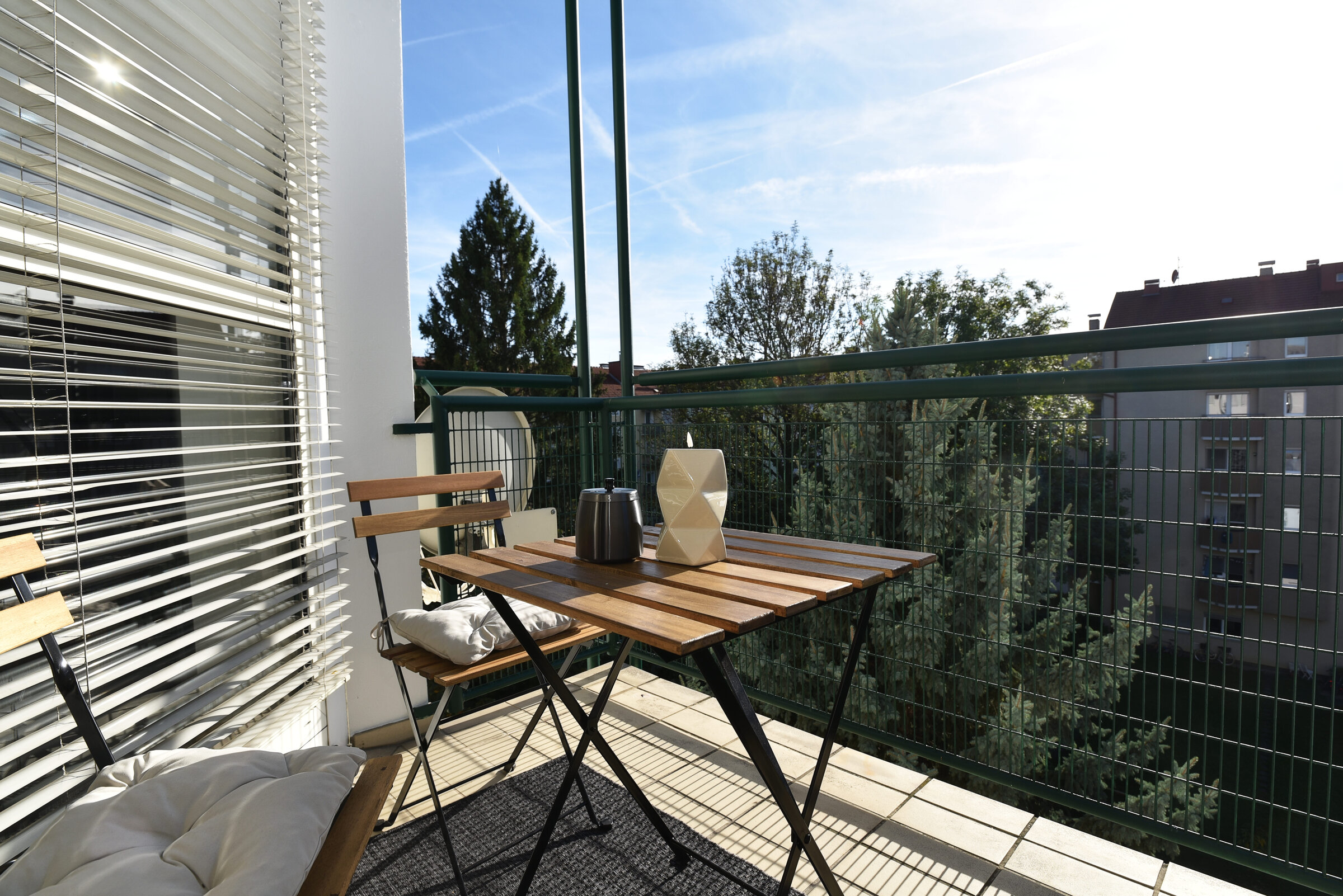 chilliger Balkon für 2 Personen in den Innenhof