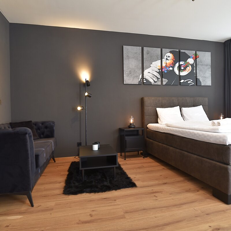 Chesterfield Couch & Queen Size - Boxspringbett