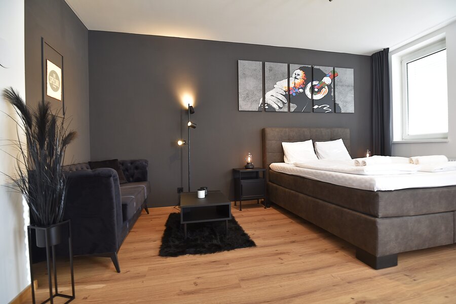 Chesterfield Couch & Queen Size - Boxspringbett