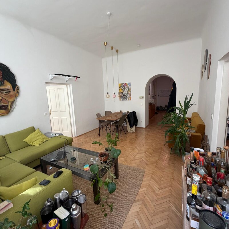 Living rooom and floor