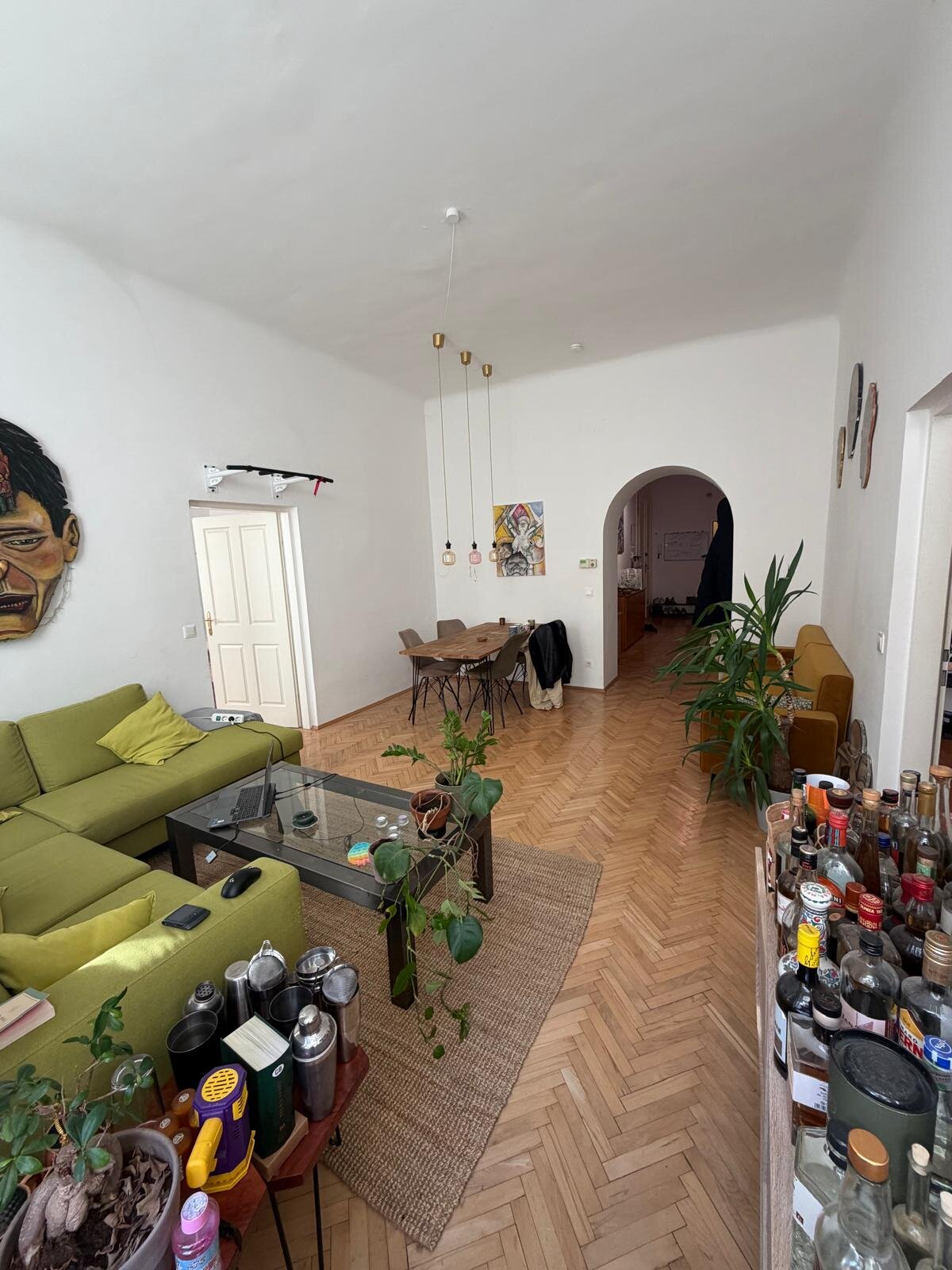 Living rooom and floor