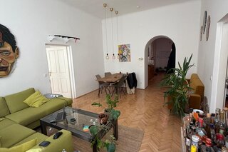 Living rooom and floor