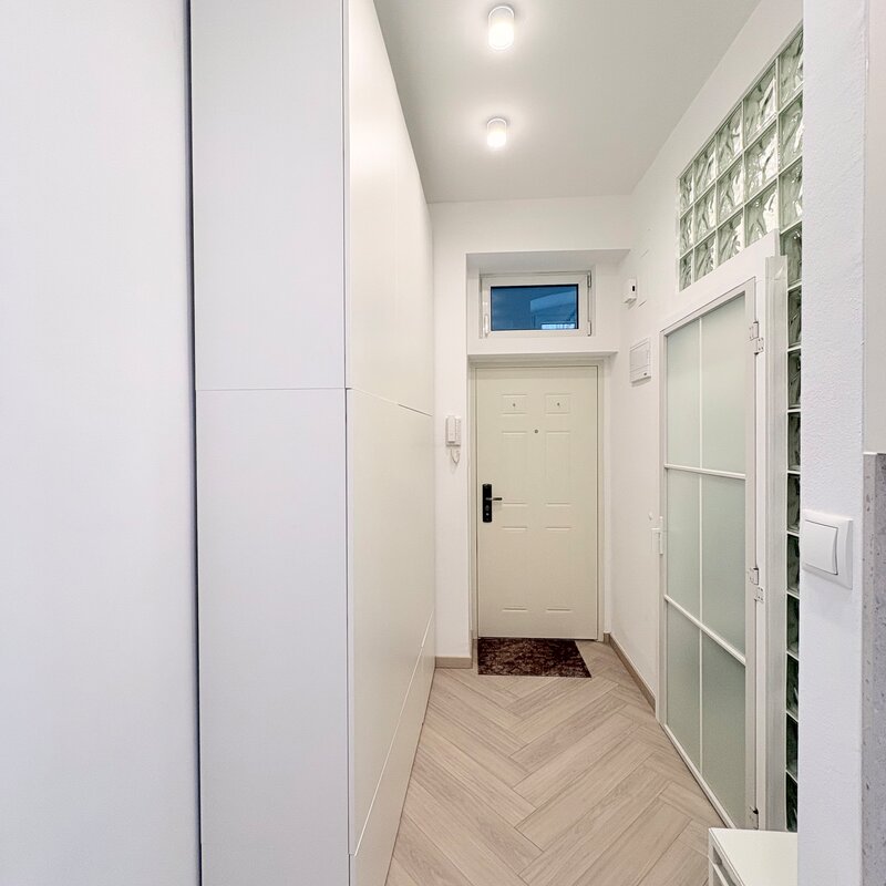 Vorraum mit Eingangstür | © Livi L.