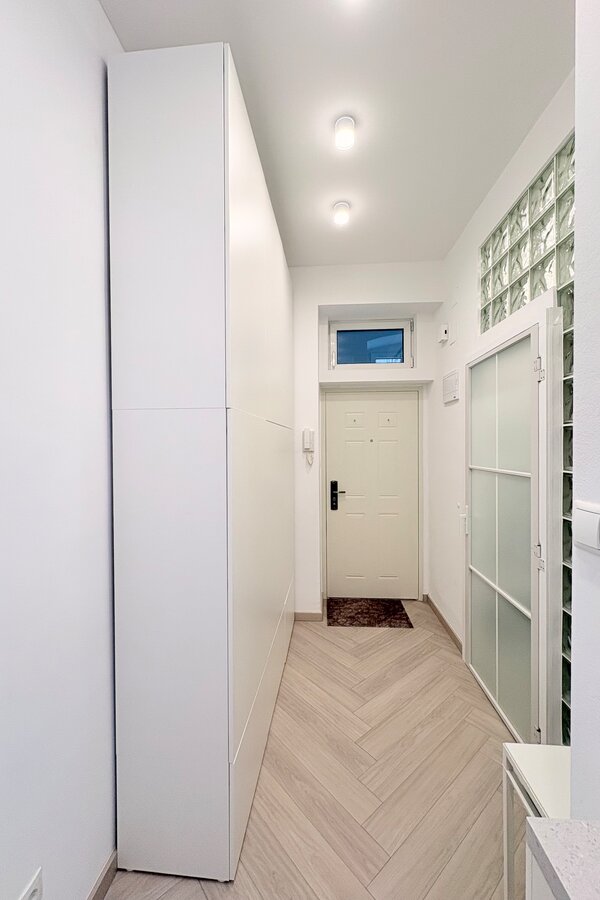 Vorraum mit Eingangstür | © Livi L.