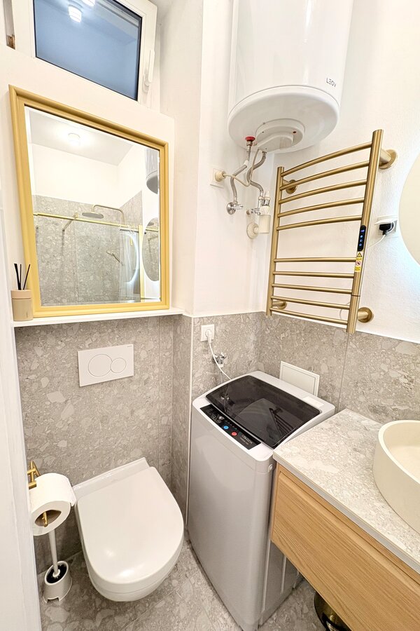 Badezimmer mit Waschmaschine | © Livi L. 