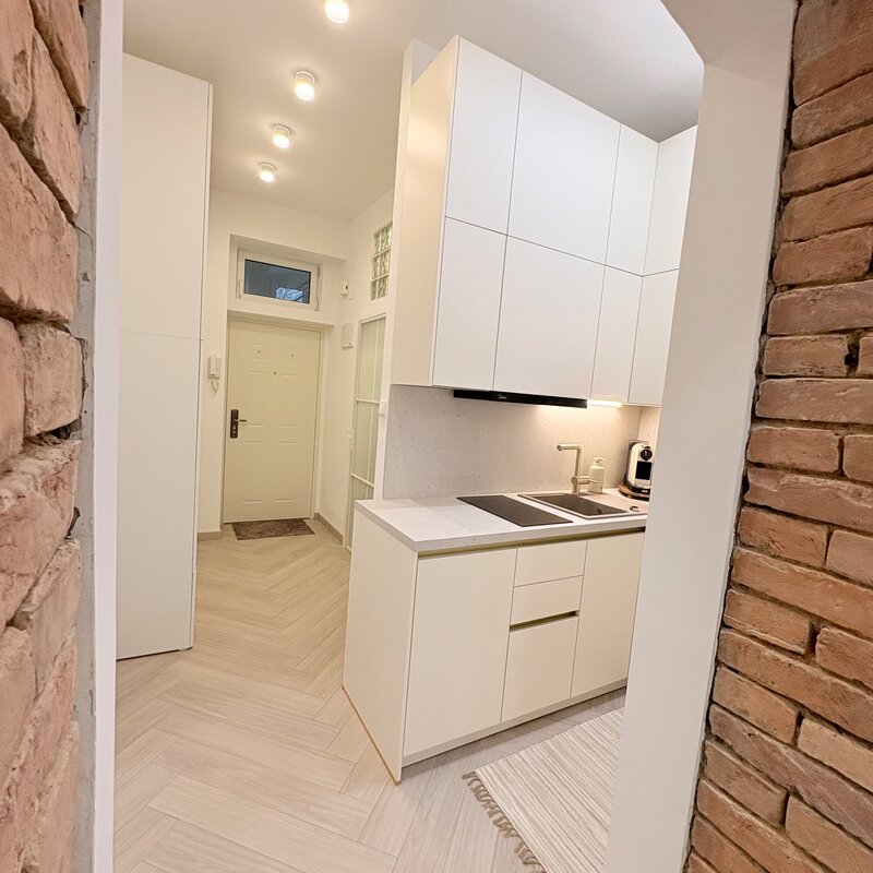 Blick vom Wohnbereich zur Küche und ins Vorzimmer | © Livi L. 