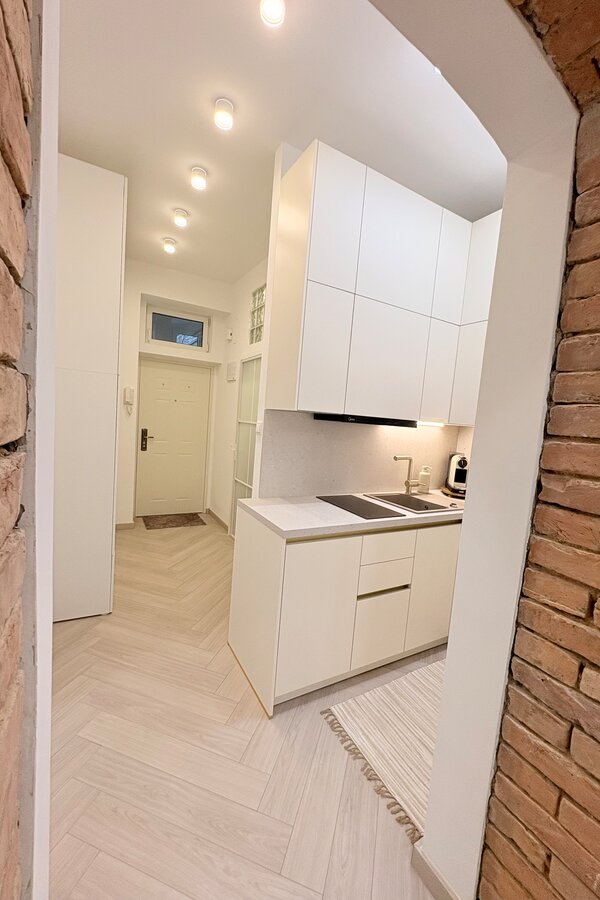 Blick vom Wohnbereich zur Küche und ins Vorzimmer | © Livi L. 