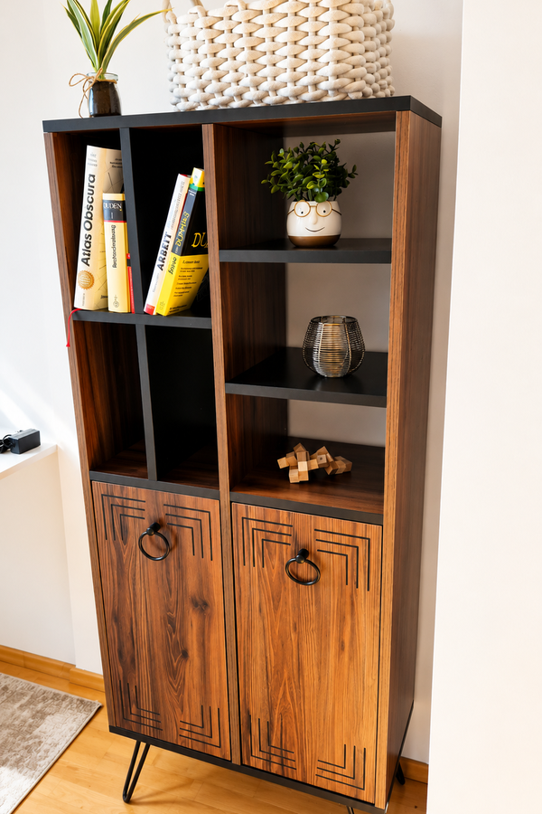 Decorative designer shelf with warm wood elements | © privat
