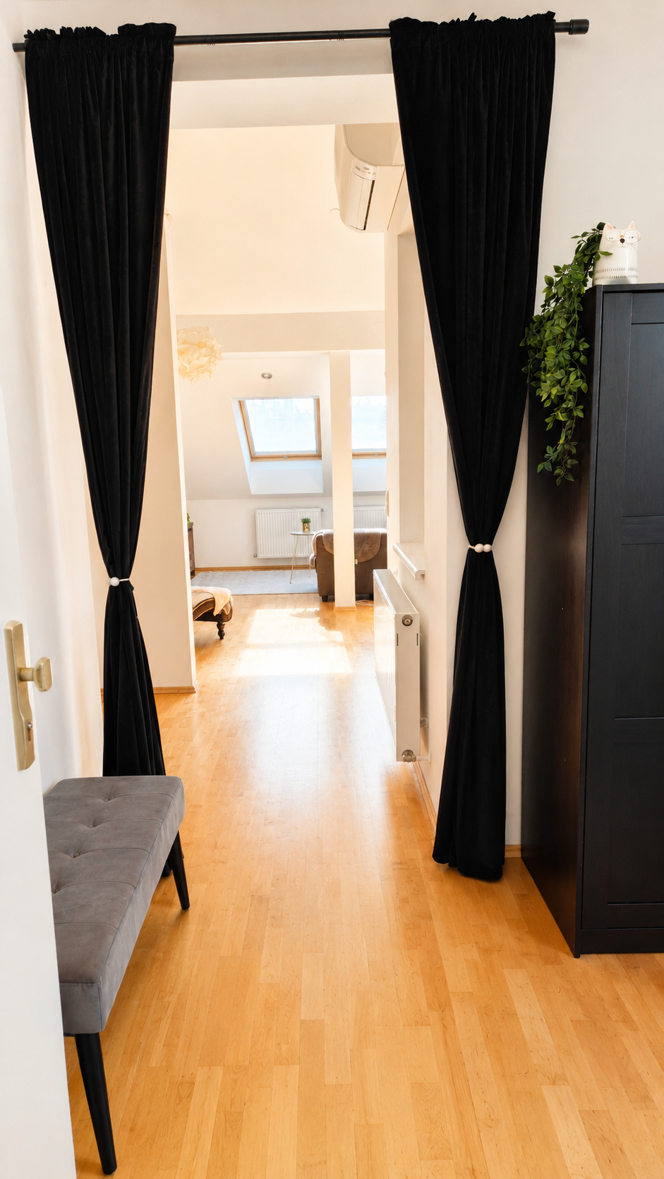 Open passage to the light-flooded living space