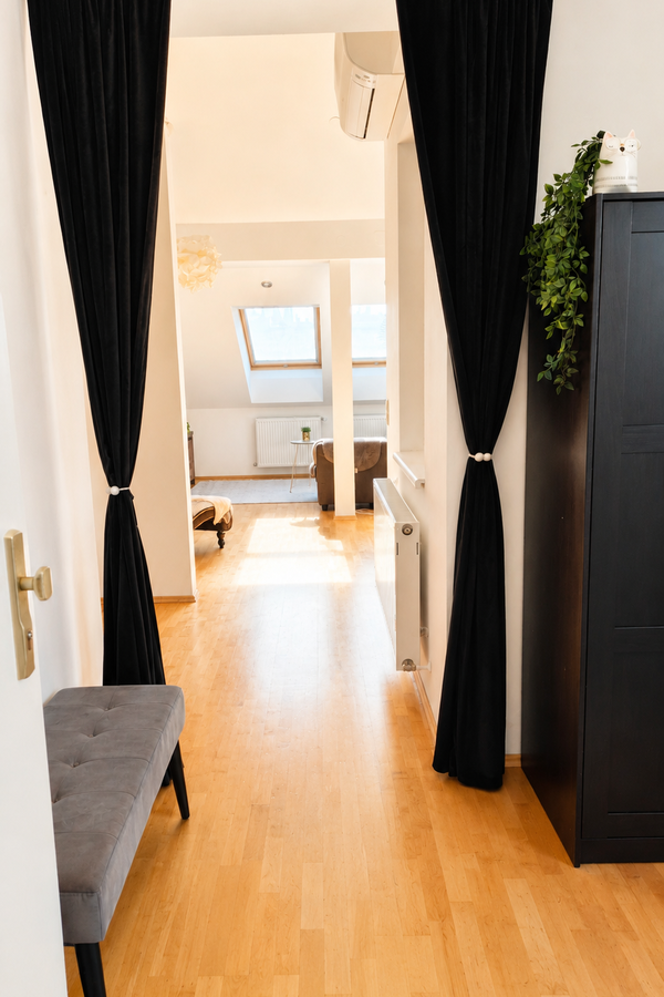 Open passage to the light-flooded living space