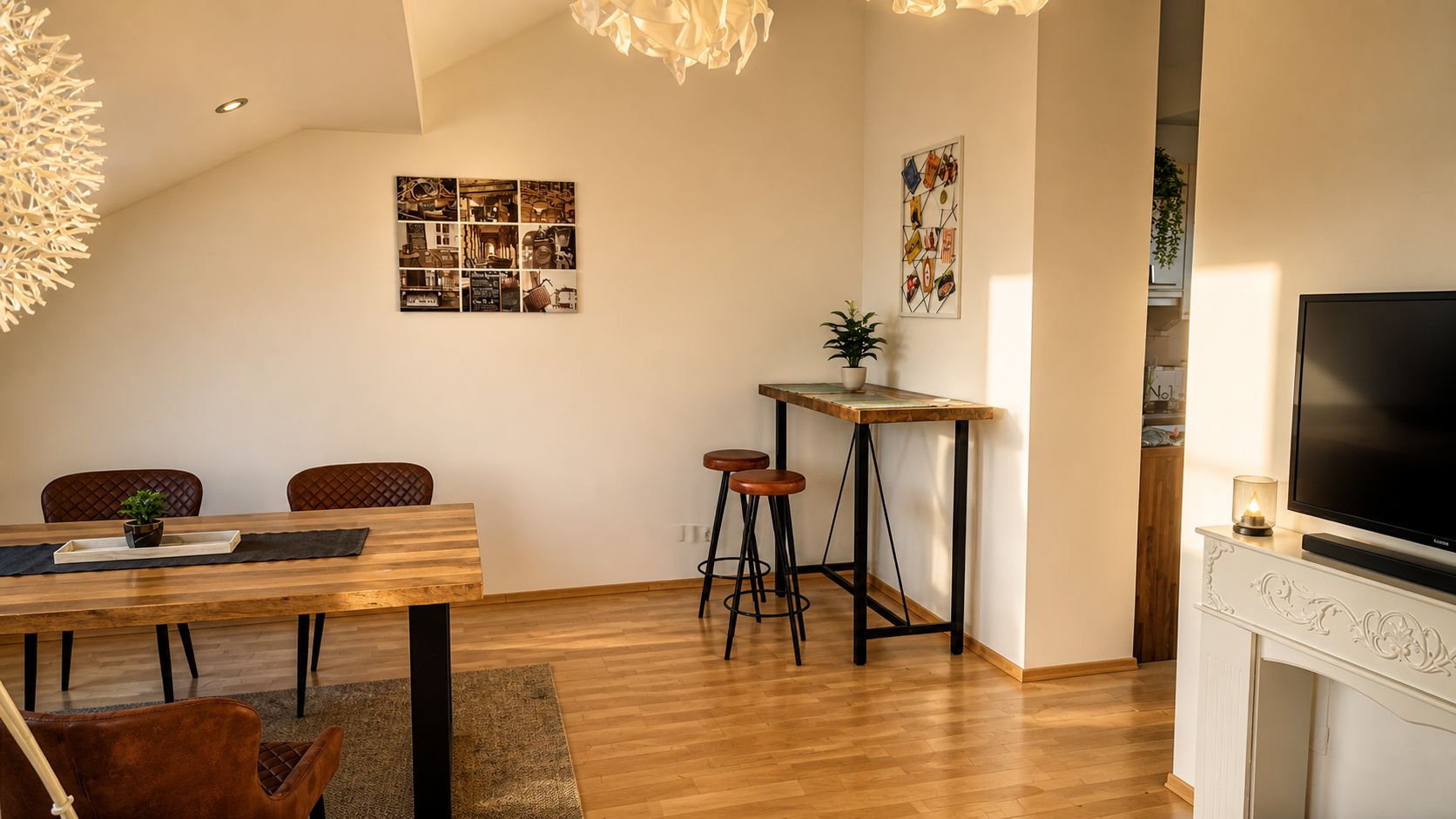 Open-plan living and dining area with modern loft charm | © Privat