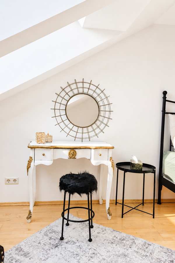 Charming vanity corner with luxurious details | © Privat