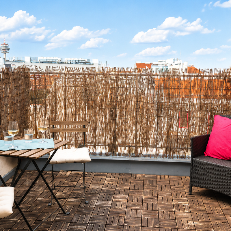 Cozy outdoor area above the rooftops of the city | © Privat