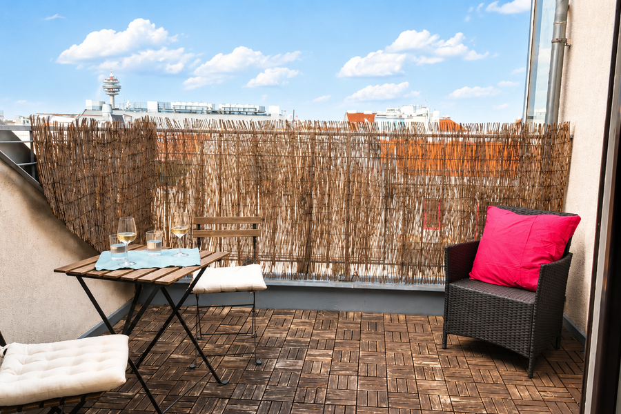 Cozy outdoor area above the rooftops of the city | © Privat