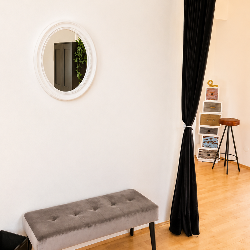 Inviting hallway with modern design elements | © Privat