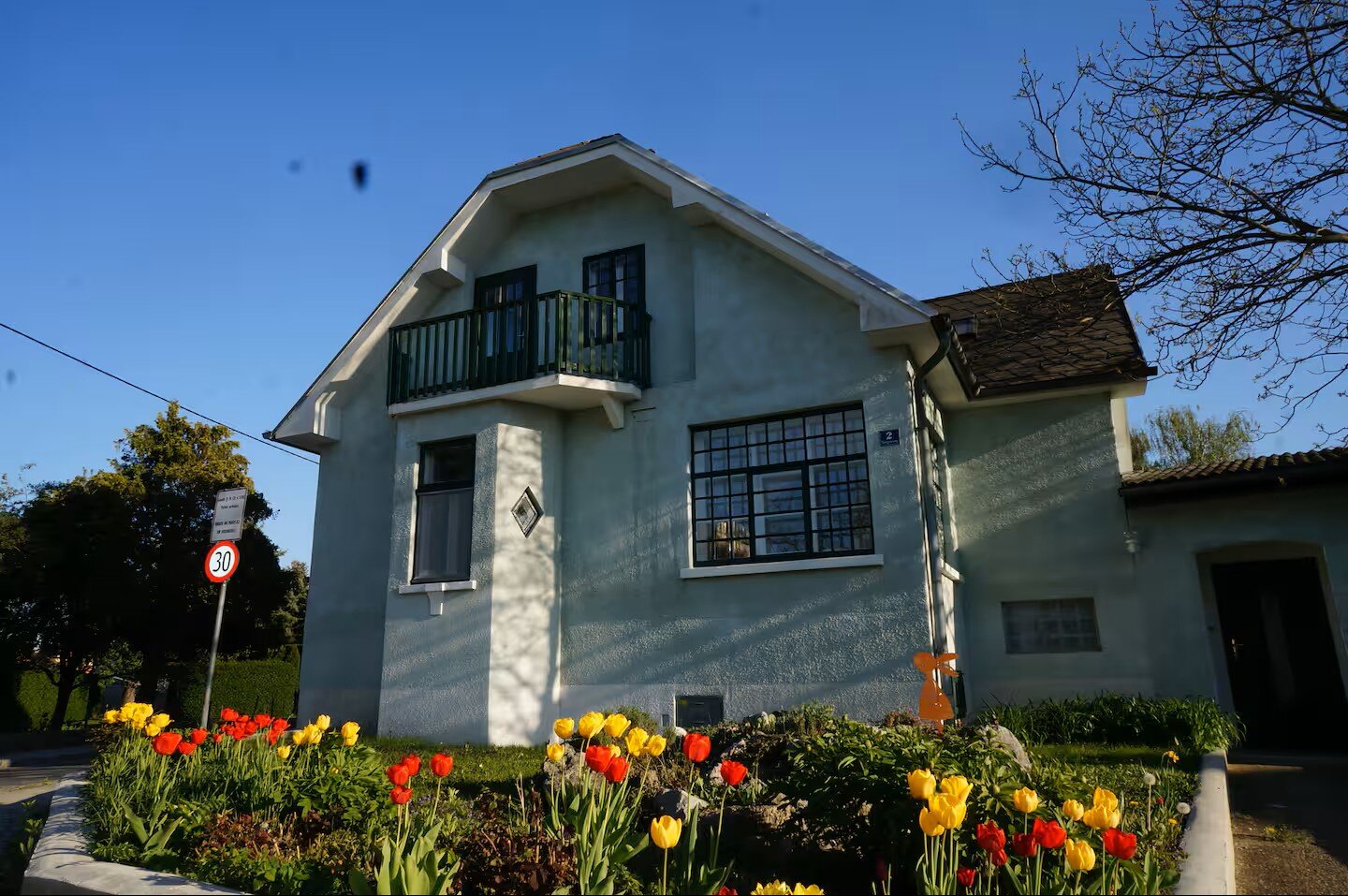 Außenansicht der Villa | © Holler