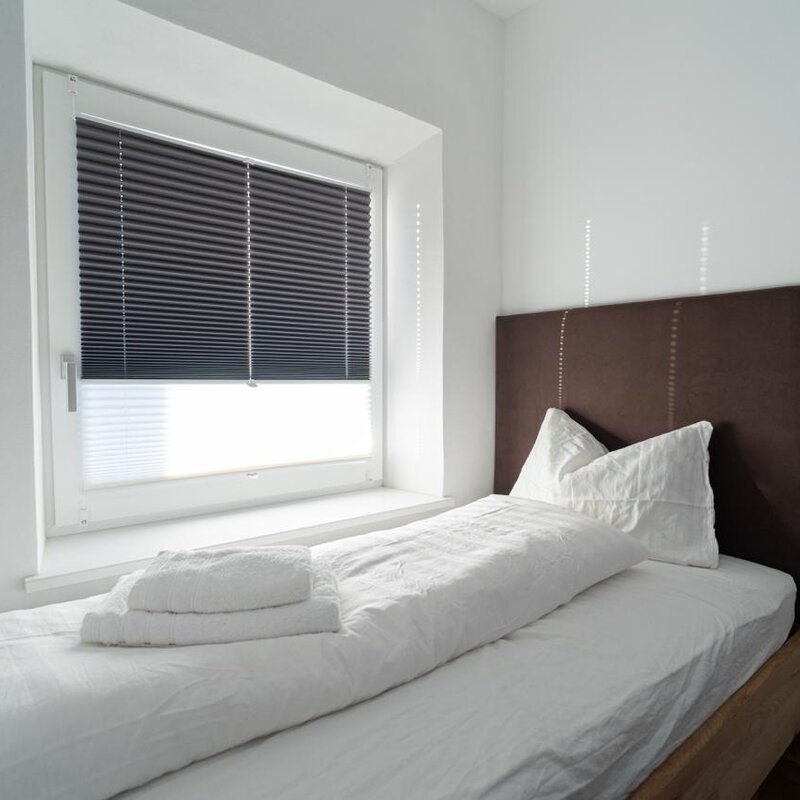 Helles, möbliertes Schlafzimmer im 1-Zimmer Studio – Kurzzeitmiete & Wohnen auf Zeit für 1 bis 6 Monate in Rum