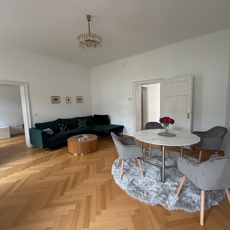 Wohnzimmer mit gemütlicher Sitzecke
