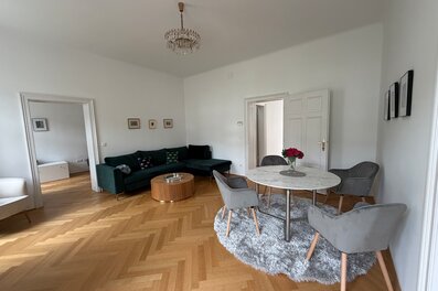 Wohnzimmer mit gemütlicher Sitzecke