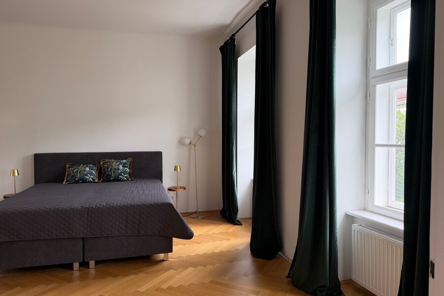 Schlafzimmer 1