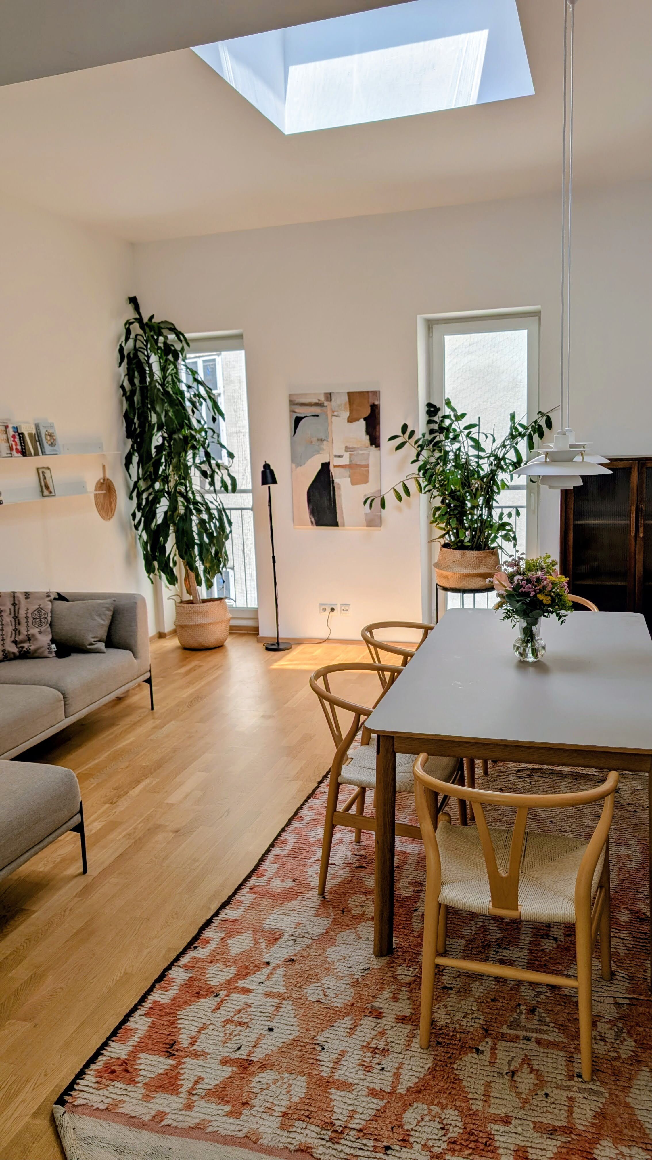 Bright living & dining area with skylight – 2-room apartment for short-term rental & temporary housing for 1 to 6 months in Vienna