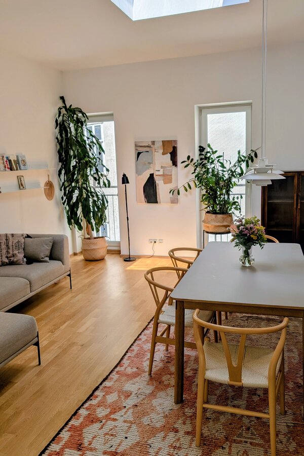 Bright living & dining area with skylight – 2-room apartment for short-term rental & temporary housing for 1 to 6 months in Vienna