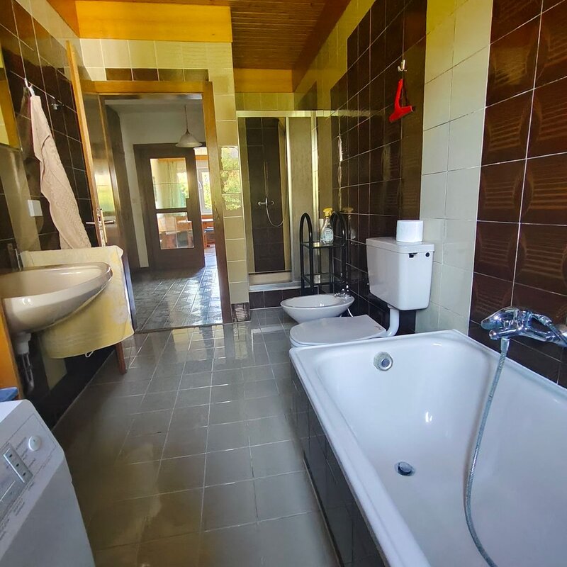 mit wanne, WC, Bidet, Waschmaschine | © Ulrike Oberbucher