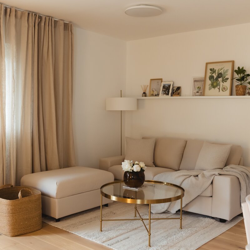 Helles Wohnzimmer mit modernem Interieur – 2-Zimmer Wohnung Erstbezug, Kurzzeitmiete & Wohnen auf Zeit für 1 bis 6 Monate in Elsbethen