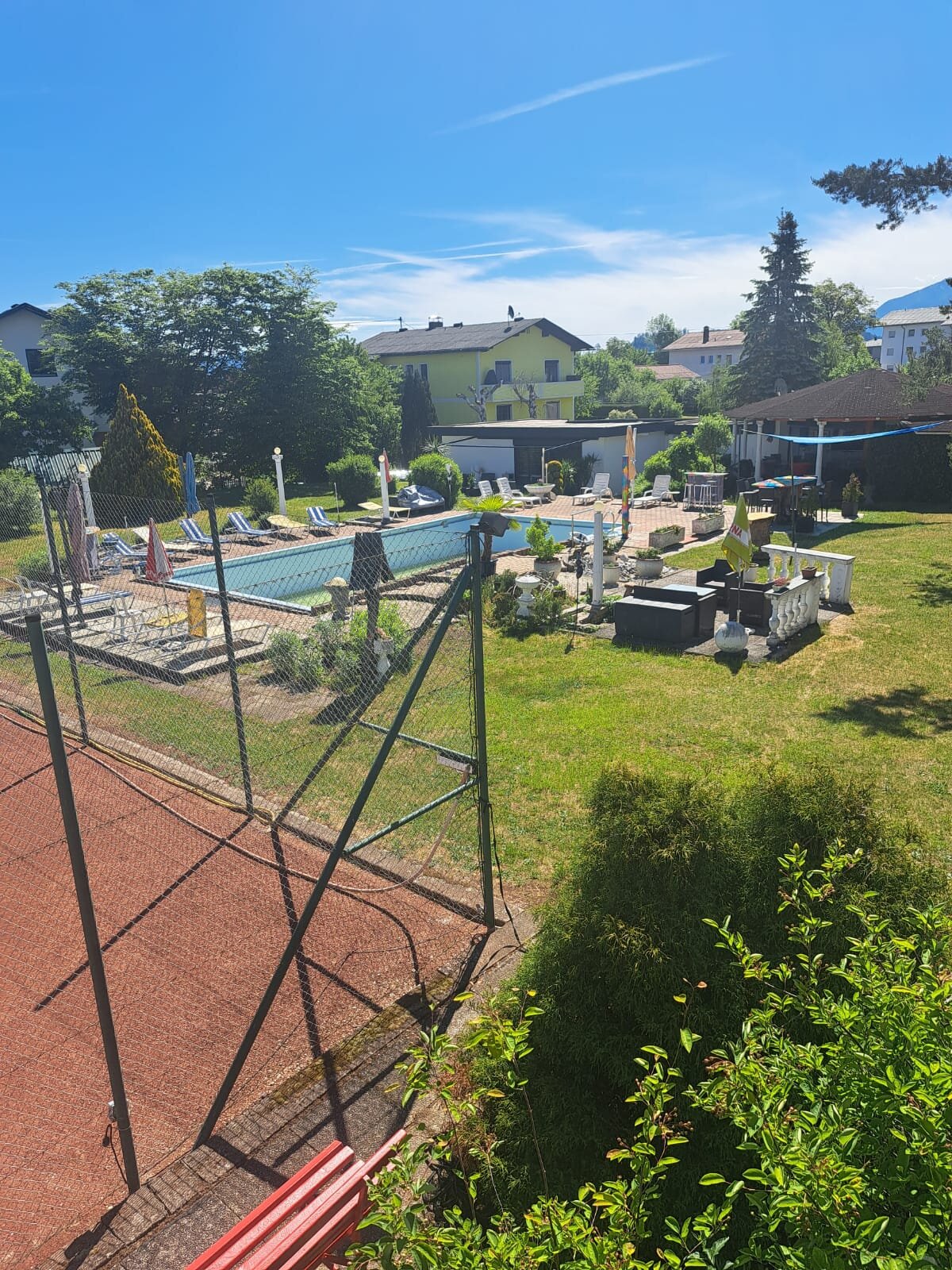 Poolanlage & Liegewiese: 2-Zimmer Wohnung zur Kurzzeitmiete & Wohnen auf Zeit für 1 bis 6 Monate am Klopeinersee